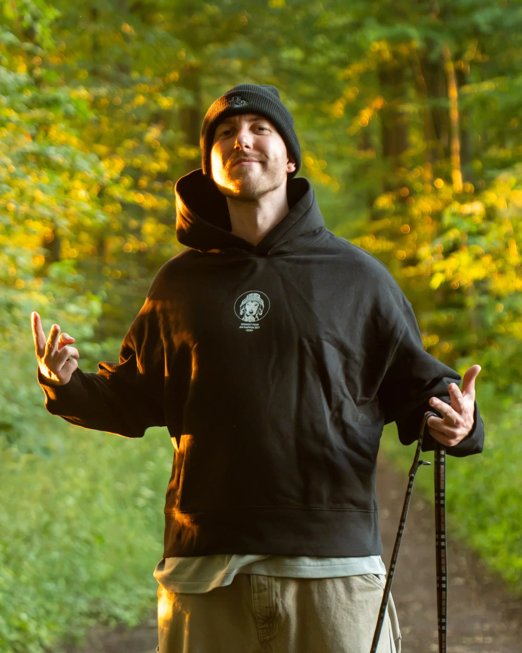 WienerTyson-Modelshot-Unisex-Hoodie-black-mitTyson