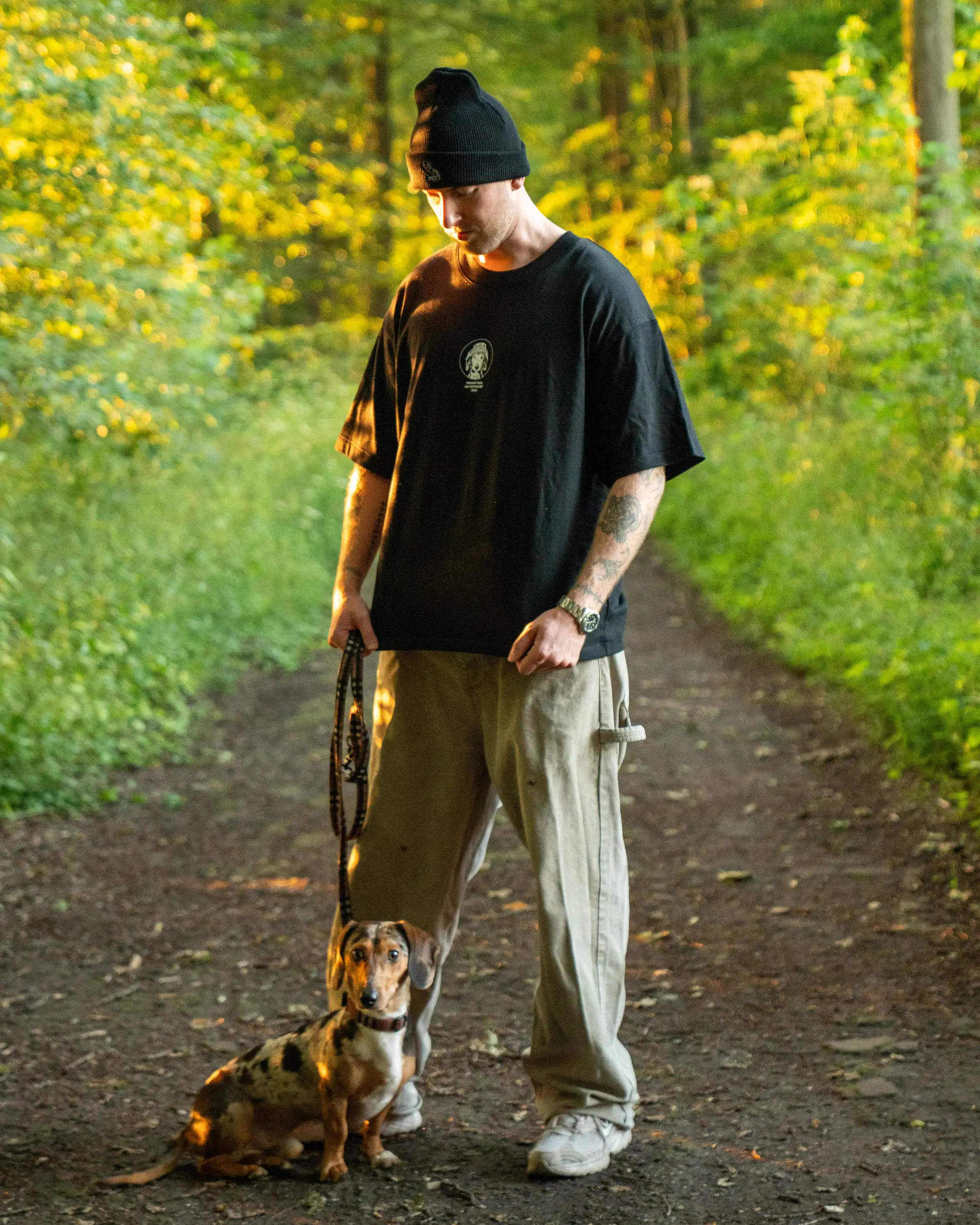 WienerTyson-Modelshot-Unisex-Shirt-black-mitTyson