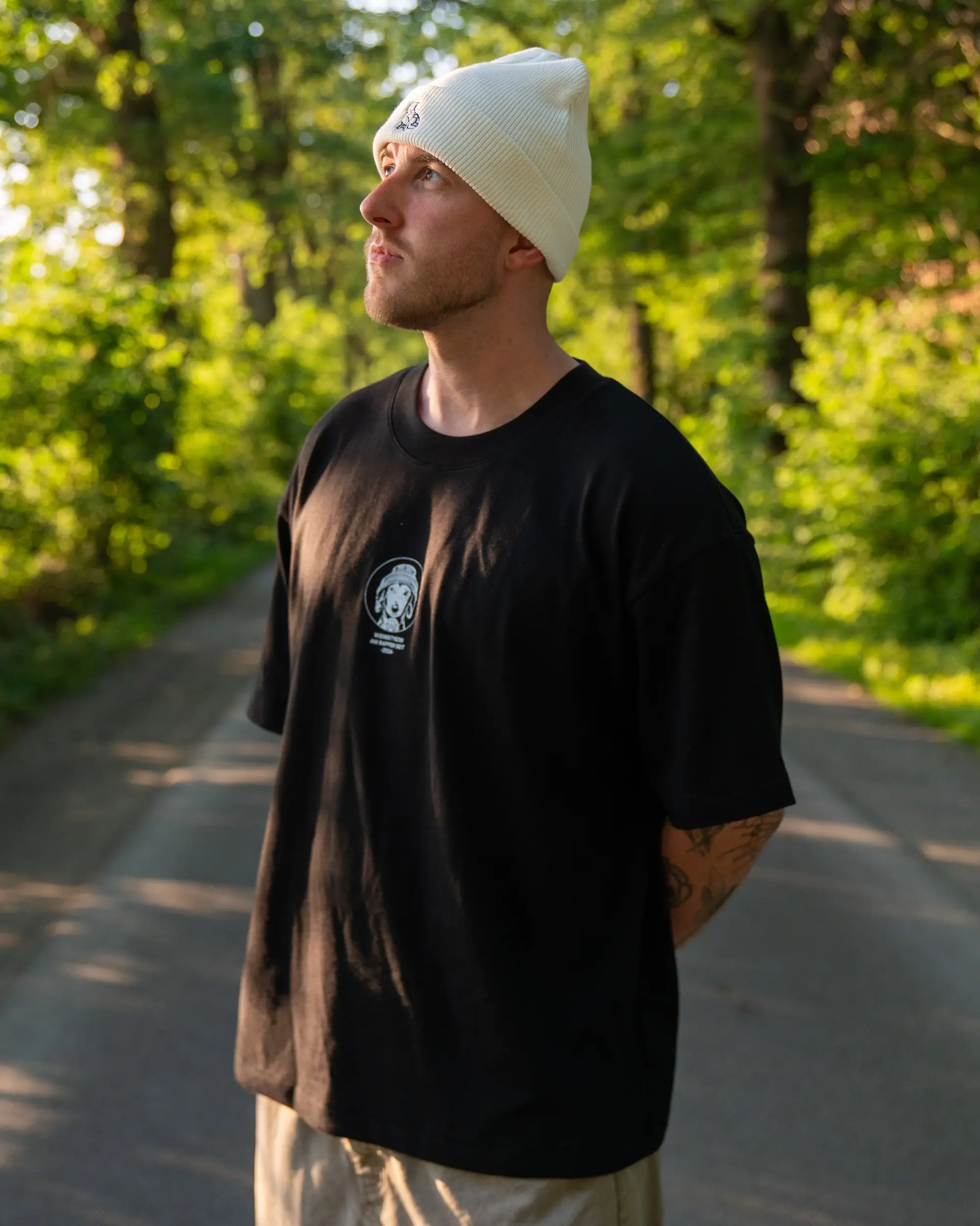 WienerTyson-Modelshot-Unisex-Shirt-black