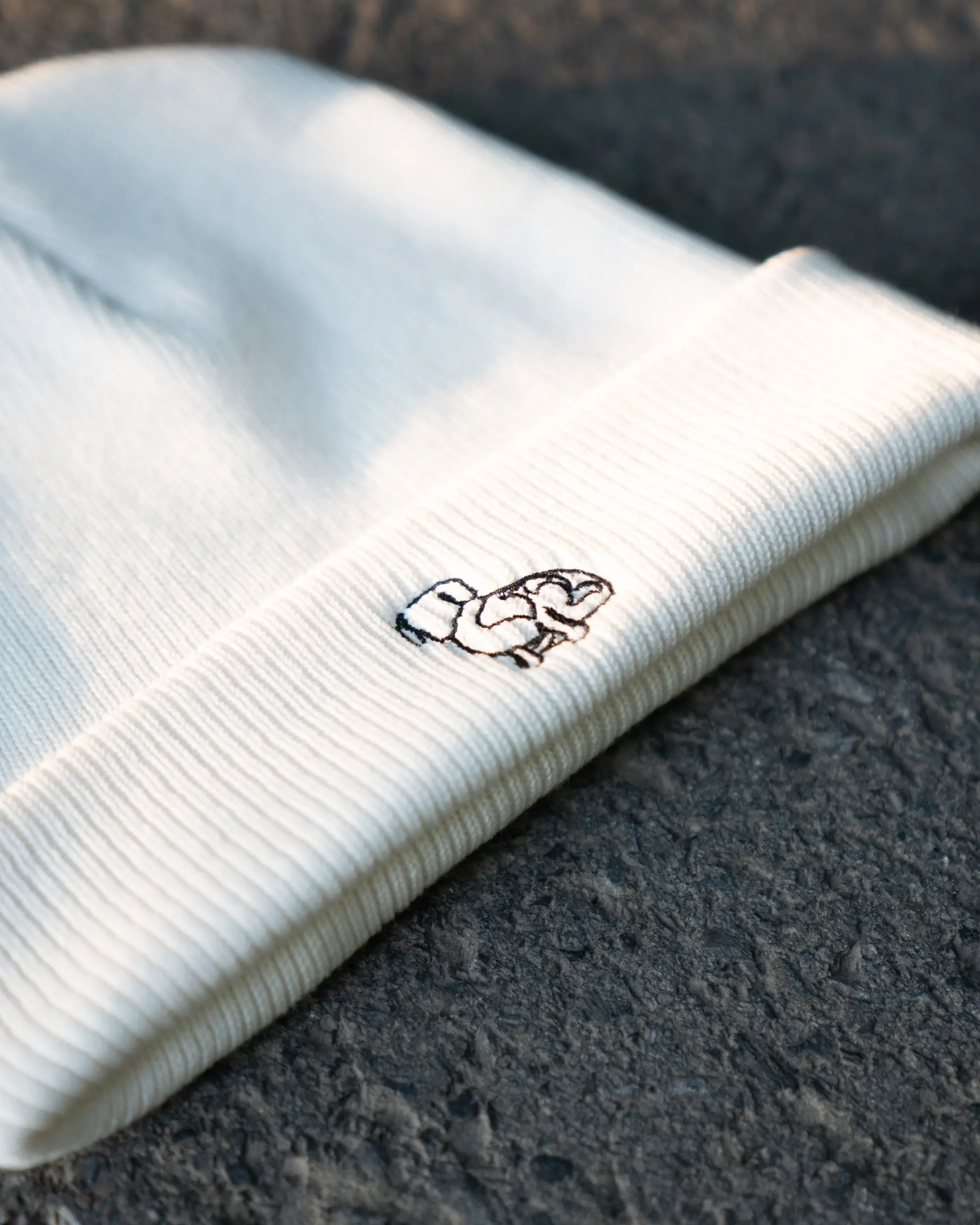 WienerTyson-Unisex-beanie-white